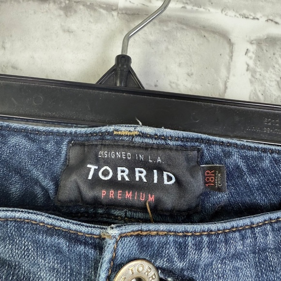 Torrid Premium Denim Dark Wash Distressed Slim Leg Jeans Womens 18r 36 x 30 Mid - Picture 3 of 11